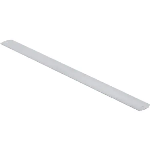 Geberit Werkstückträger, flaches, längliches Metallstück mit zwei Befestigungslöchern an den Enden, auf hellgrauem Hintergrund.