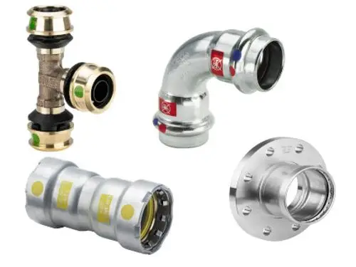 Verschiedene Rohrverbindungsstücke von Viega, darunter T-Stück, Bogen, Röhre und Flansch, in unterschiedlichen Materialien und Ausführungen.