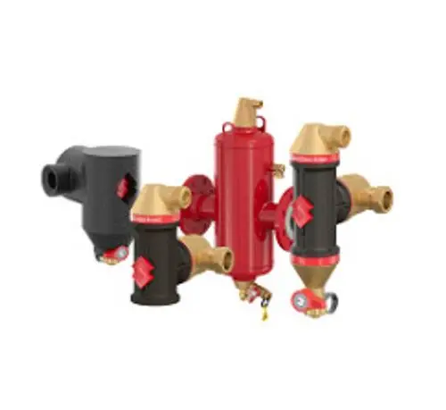 Verschiedene Modelle von Luft- und Schlammabscheidern in unterschiedlichen Farben und Größen, hauptsächlich in Schwarz und Rot mit goldenen Armaturen.