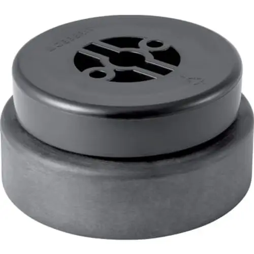 Schwarzer Deckel mit kreisförmiger Öffnung und Rillenstruktur. Produkt von Geberit, geeignet für den Abschluss von Rohren oder Systemen.