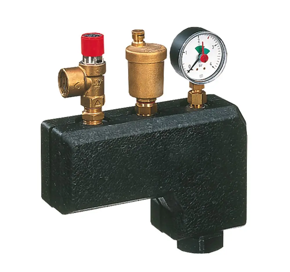 Schwarzer Kleinverteiler mit Druckmanometer und zwei Anschlüssen, einschließlich Sicherheitsventil. Teil des Viessmann-Systems zur Wärmeverteilung.