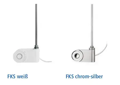 Zwei Kermi-Heizkörper mit unterschiedlichen Oberflächen: einer in Weiß und einer in Chrom-Silber, beide mit einem langen Anschlussrohr.