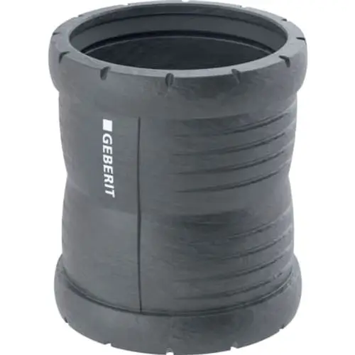 Schwarze Überschiebemuffe aus flexiblem Material mit strukturiertem Design, hergestellt von Geberit, geeignet für Rohrverbindungen.