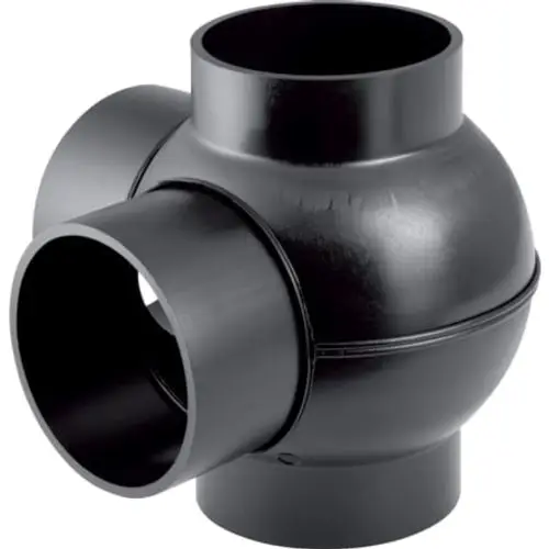 PE-Kugelabzweig mit drei Anschlüssen, hergestellt von Geberit. Die Anschlüsse sind um 90° versetzt und ermöglichen eine flexible Rohrinstallation.