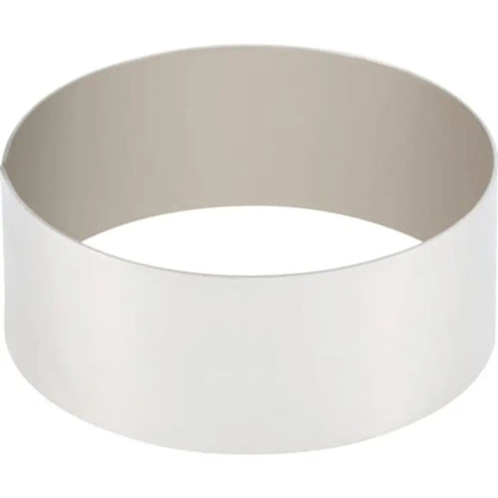 Weißer PE-Ring mit gleichmäßiger Breite, geeignet für Rohrverbindungen. Produkt von Geberit, dient zur Stabilisierung in Installationen.