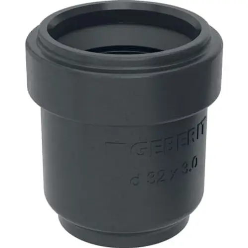 Schwarze PE-Steckmuffe von Geberit mit Lippendichtung, geeignet für Rohrverbindungen in der Sanitärinstallation.
