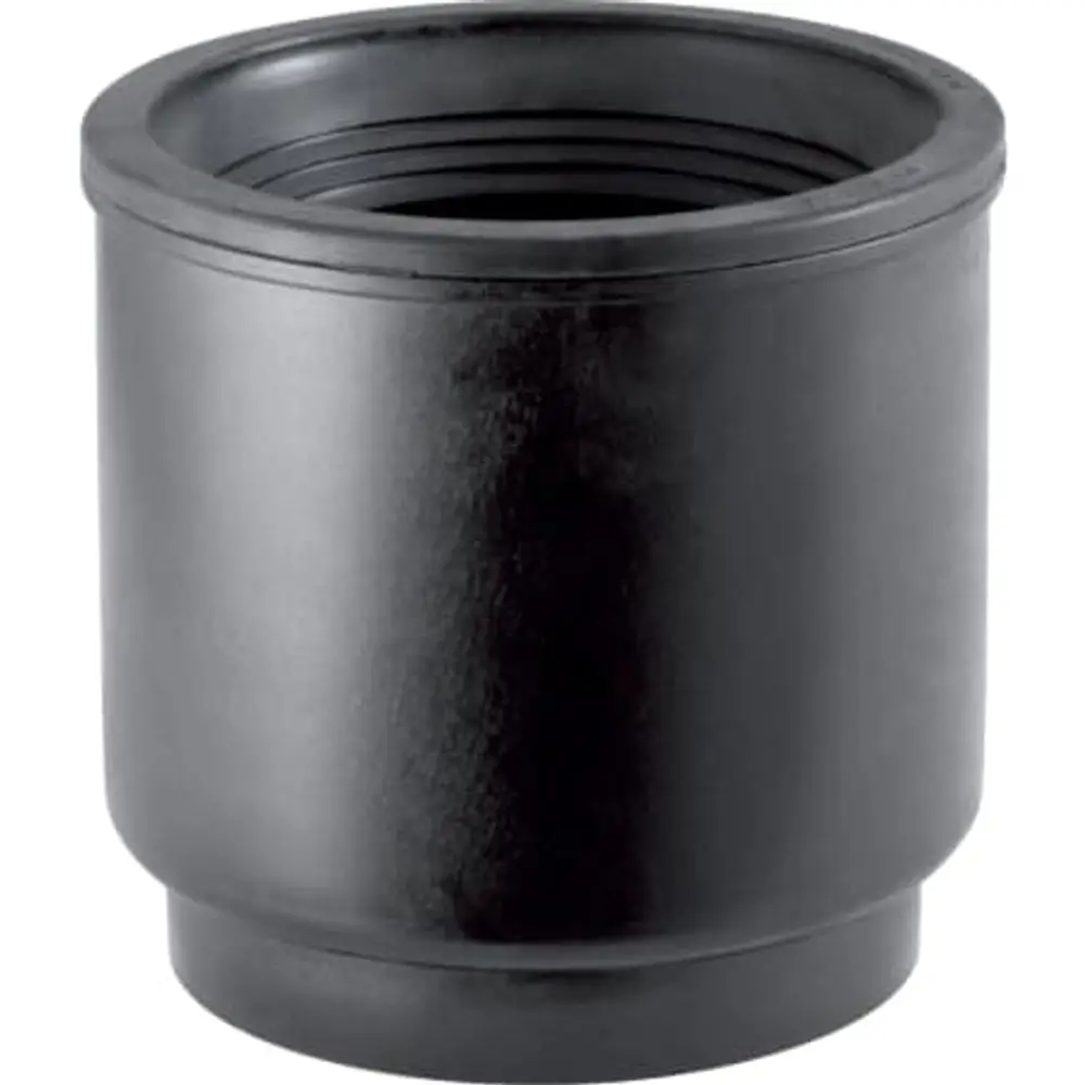Schwarze Verbindungsmuffe aus Kunststoff mit glatter Oberfläche, geeignet für Rohrleitungen. Geberit Produkt im Bereich Sanitärinstallation.