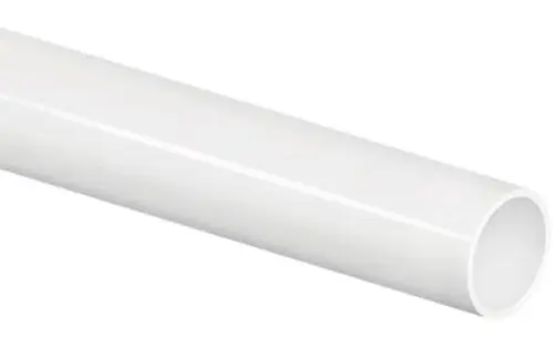 Weißes PE-Xa Rohr mit glatter Oberfläche und runden Enden, geeignet für flexible Rohrsysteme in Installationen.