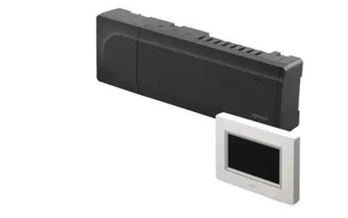 Schwarzes Thermostatventil mit einem digitalen Steuergerät darunter, beide für die Regelung von Flächenheizungs- und Kühlsystemen konzipiert.