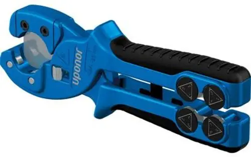 Ein blauer Rohrschneider von Uponor mit ergonomischem Griff und präziser Schneidfunktion für Kunststoff- und Metallrohre.
