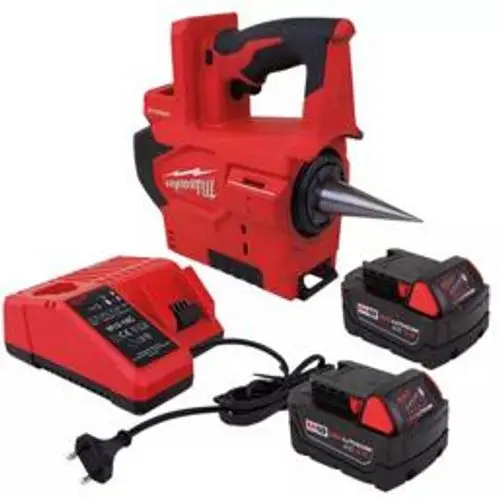 Ein kabelloses Werkzeug mit einem spitzen Ende, zwei Akkus und einem Ladegerät in rotem Design. Ideal für Arbeiten im Handwerk oder Bau.
