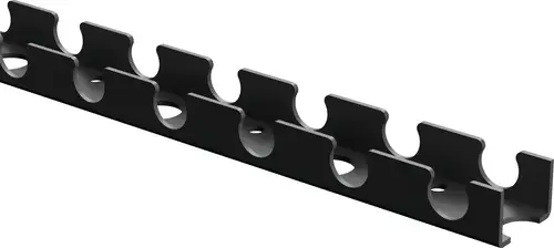 Schwarze Industrieschiene mit durchgehenden Öffnungen zur Befestigung. Geeignet für Anwendungen der Marke Uponor in industriellen Umgebungen.