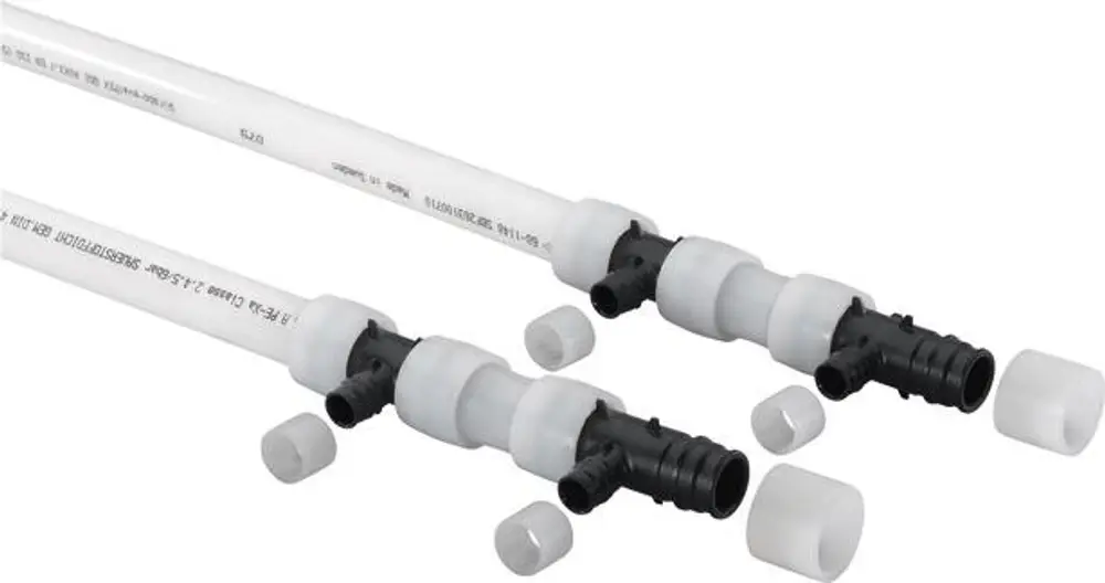Zwei weiße Kunststoffrohre mit schwarzen Verbindungsstücken und Endkappen. Produkt von Uponor für Rohrsysteme, geeignet für Installationen.