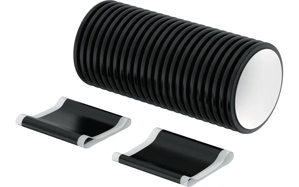 Schwarzes Verbindungsset mit zwei gebogenen Teilen und einem runden Mantelrohr, hergestellt von Uponor, zur Verbindung von Rohrsystemen.