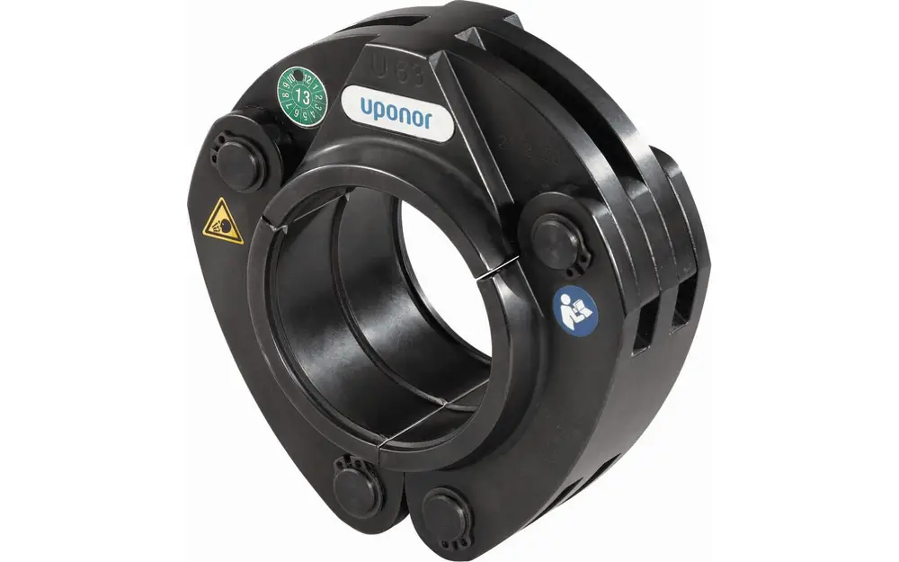 Pressverbindungselement von Uponor, mit einem runden Innenraum und mehreren Befestigungselementen. Eignet sich zur Verbindung von Rohren in Heizungs- oder Wasserversorgungssystemen.
