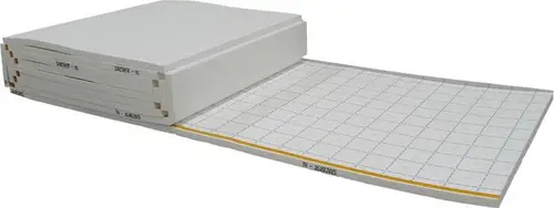 Weißes Paket mit mehreren Platten, eine Plattenoberfläche mit Raster. Produkt von Uponor, geeignet für diverse Anwendungen im Bau- oder Renovierungsbereich.
