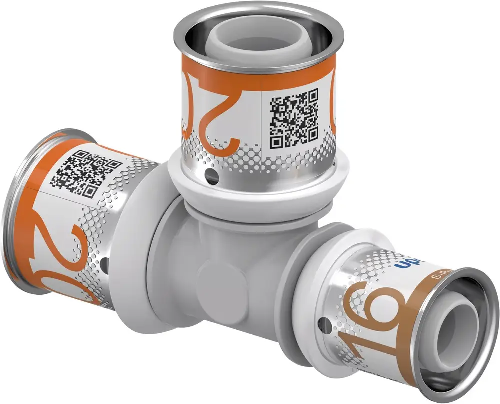 T-Stück aus PPSU in weißer Farbe mit drei Anschlüssen. Auf der Oberfläche befinden sich orangefarbene Markierungen und ein QR-Code. Produkt von Uponor.