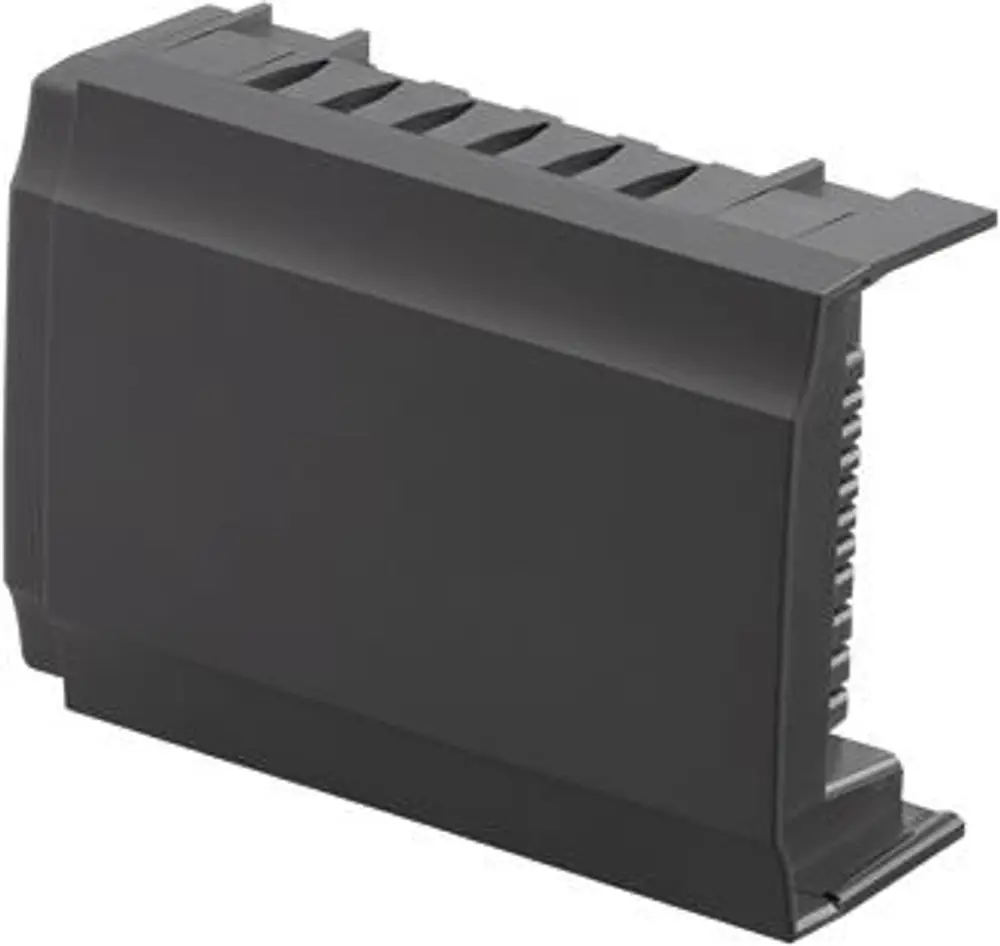 Schwarzes Modul von Uponor mit Kühlrippen, das für die Installation in einem System verwendet werden kann. Vorne ist eine Schnittstelle für eine Verbindung zu sehen.