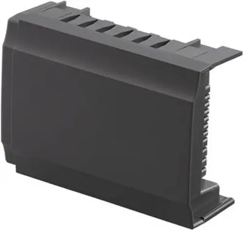 Schwarzes Modul von Uponor mit Kühlrippen, das für die Installation in einem System verwendet werden kann. Vorne ist eine Schnittstelle für eine Verbindung zu sehen.