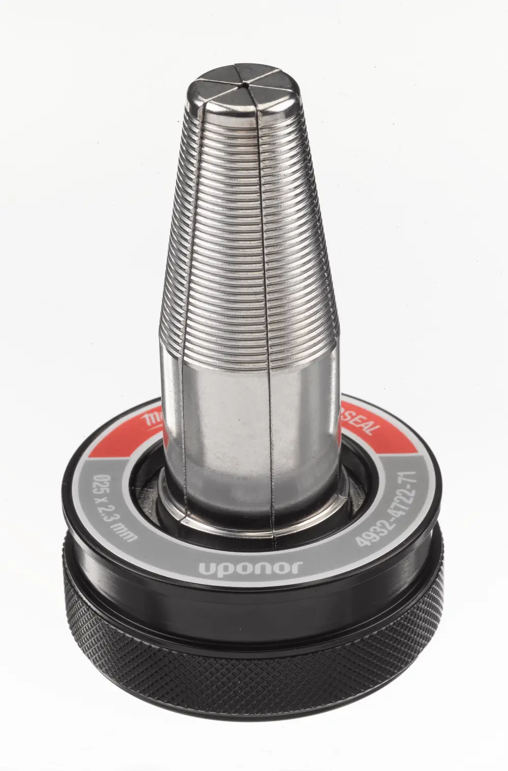 Metallic Aufweitkopf mit gewellter Oberfläche, montiert auf schwarzem Sockel. Auf Druck- und Dichtungsanwendungen spezialisierte Komponente, hergestellt von Uponor.