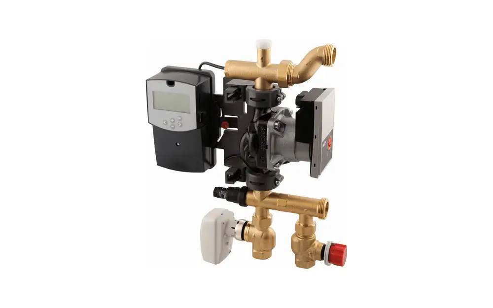 Pumpengruppe von Uponor mit mehreren Metallleitungen, einem Steuergerät und passenden Anschlussvorrichtungen, zur Regelung von Heizungs- oder Kühlsystemen.
