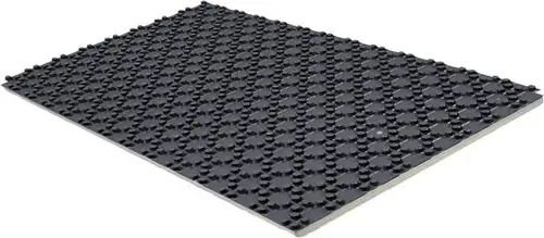 Schwarze Noppenplatte mit strukturiertem Oberflächenmuster, geeignet für Anwendungen im Bauwesen, hergestellt von Uponor.