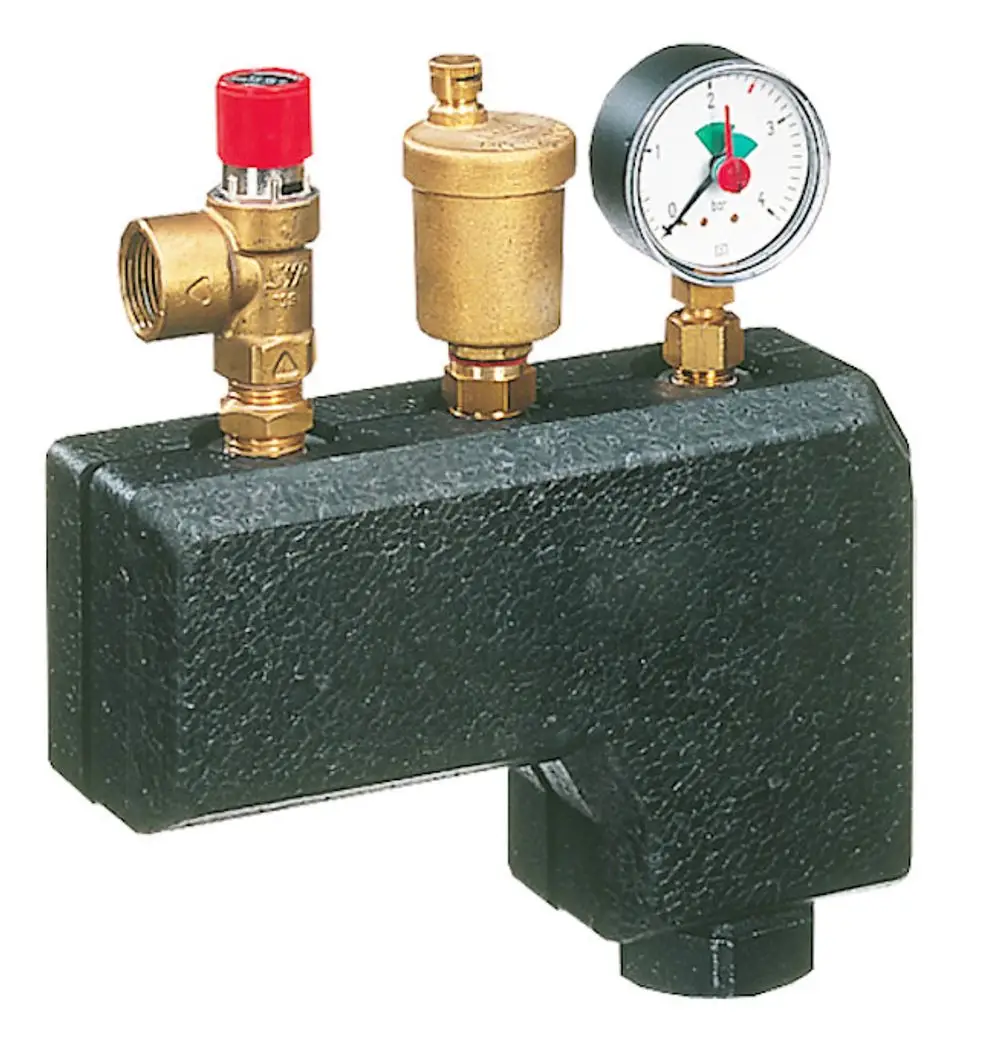 Kleinverteiler mit Druckmessgerät, Sicherheitsventil und Filter in schwarzer Ausführung. Teil des Heizsystems von Viessmann zur Steuerung von Heizkreisen.