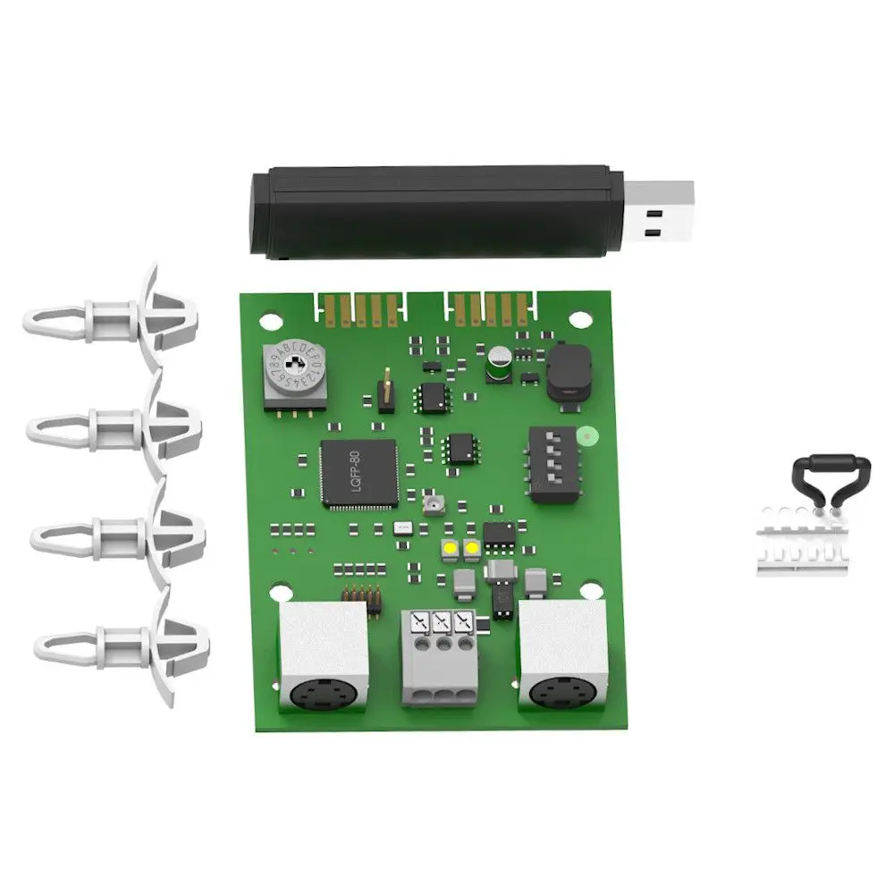 Grünes Leiterplattenmodul mit USB-Anschluss, mehreren Steckplätzen und integrierten Bauteilen. Zubehörteile wie Schraubklemmen und Kontaktstecker sind ebenfalls abgebildet. Brötje Marke.