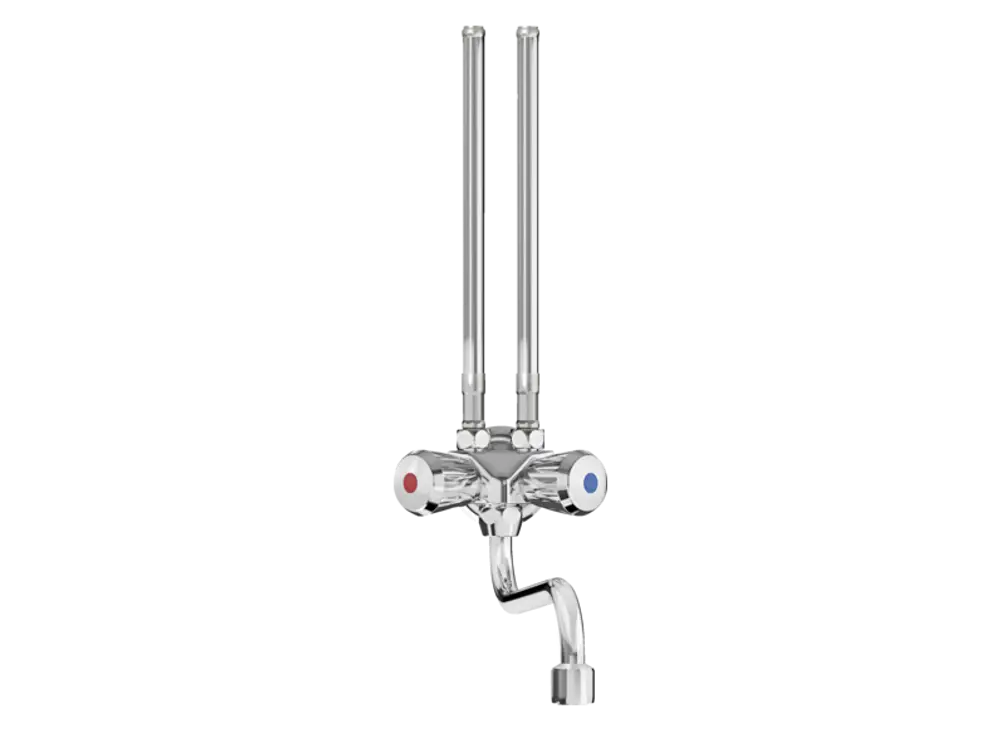 Zweigriff-Wandarmatur aus verchromtem Metall mit zwei Wasseranschlüssen. Hersteller: Stiebel Eltron. Eine Auslaufleitung ist rechts sichtbar.