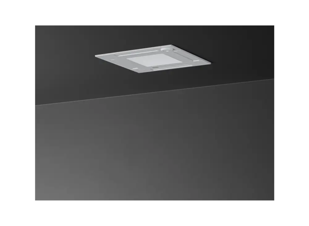Weiße Stiebel Eltron Klimaanlage, flach montiert an einer dunklen Decke, mit quadratischem Design und einem zentralen Lichtelement.