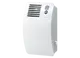 Weißer Wandkonvektor von Stiebel Eltron mit digitalem Display, Steuerungseinheit und Lüftungsschlitzen, montiert an einer hellen Wand.