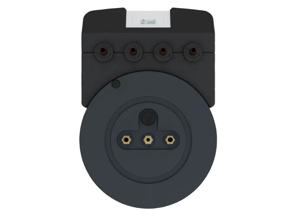 Hydraulikmodul von Stiebel Eltron mit mehreren Anschlüssen und Steuerungselementen. Das Modul zeigt eine runde Unterseite mit drei Anschlüssen in einer grauen Oberfläche.