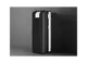 Schwarzer Integralspeicher von Stiebel Eltron mit Display und mehreren Anschlüssen, platziert an einer grauen Wand.