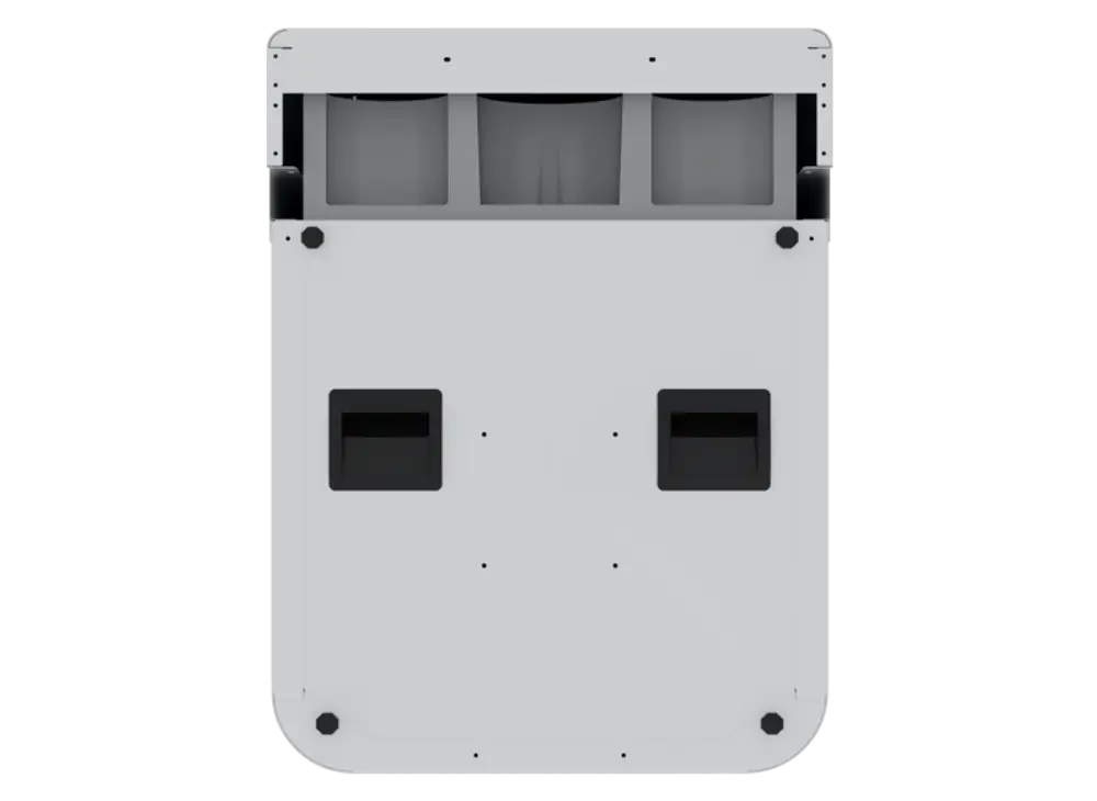 Weißer Wassertank mit drei oberen Öffnungen, zwei seitlichen Aussparungen und einer zentralen Öffnung, montierbar an der Wand. Produkt von Stiebel Eltron.