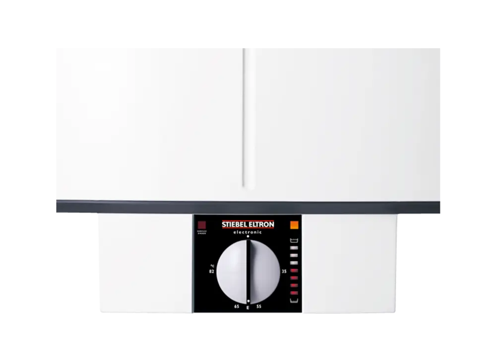 Markiertes Wandspeichergerät von Stiebel Eltron mit einstellbarem Temperaturregler und Anzeige für die Temperatur in Grad Celsius. Weißes Gehäuse mit einfacher Bedienoberfläche.