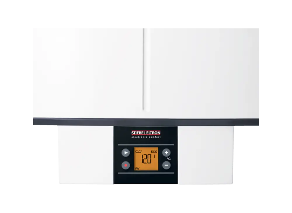 Weißer Wandspeicher von Stiebel Eltron mit digitalem Display und Bedienelementen, zeigt Temperatur und Leistungswerte an, liegt horizontal.