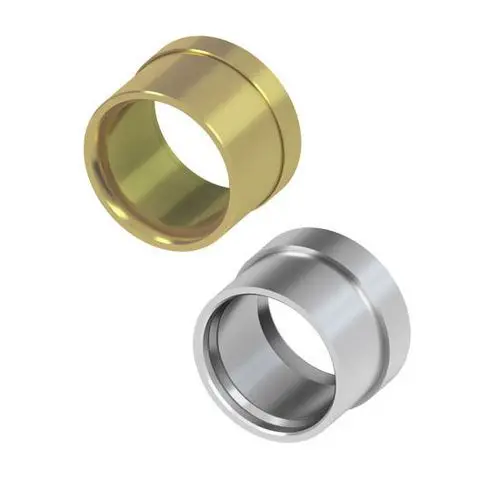 Zwei Rohrverbinder in Gold- und Silberfarbe, jeweils mit einem glatten, hohlen Design für die Verbindung von Rohren in Rohrsystemen.