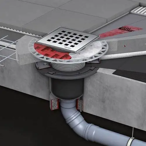 Schnittansicht eines Entwässerungssystems mit Rost, Ablauf und Rohren, die in eine Betonoberfläche integriert sind.
