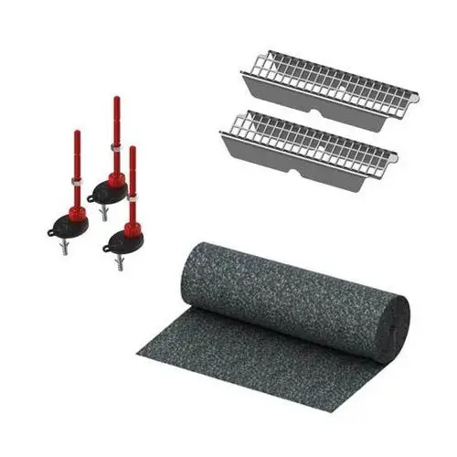 Vier Produkte im Zusammenhang mit Entwaesserungstechnik: drei rote Stützen, zwei Gitterabläufe und eine Rolle mit einem grauen, strukturierten Material.