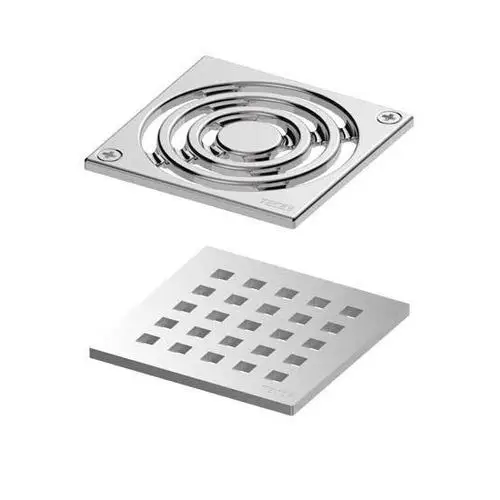 Zwei quadratische Abdeckungen für Bodenabläufe, eine mit spiralförmigem Design und eine mit quadratischen Löchern, beide in glänzendem Metallfinish.