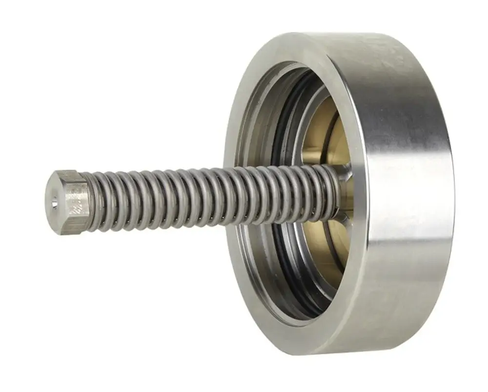 Rückflussverhinderer aus Metall mit einer Feder und einem sechseckigen Kopf. Produkt von Resideo, geeignet für den Anschluss in Rohrsystemen.