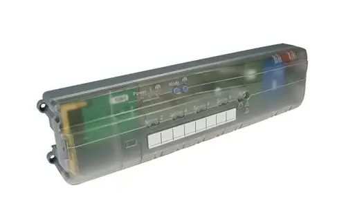 Fussbodenheizungsregler mit verschiedenen Tasten und LED-Anzeigen, teilweise transparentes Gehäuse, für die Regelung von Mehrzonenheizungen.