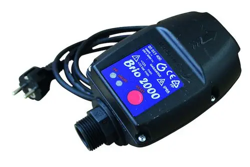 Pumpen-Regeleinheit mit Anschlusskabel und Stecker, ausgestattet mit mehreren Statusanzeigen und einem Reset-Knopf. Produkt von Resideo.