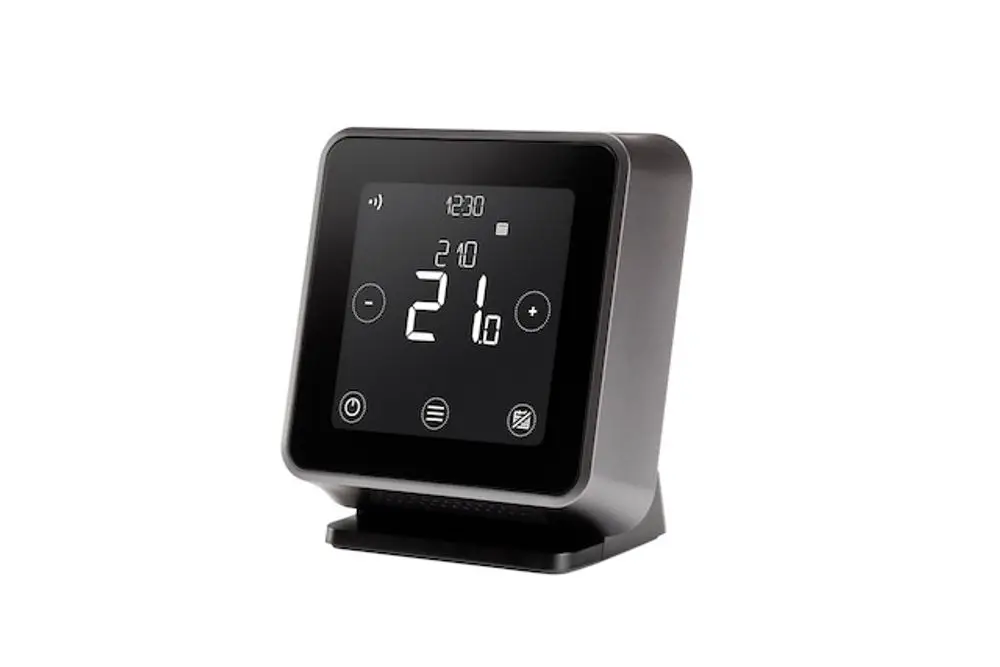 Raumregler von Resideo mit digitalem Display und Tasten zur Temperatureinstellung, auf einem stabilen Standfuß, in schwarzer Ausführung.