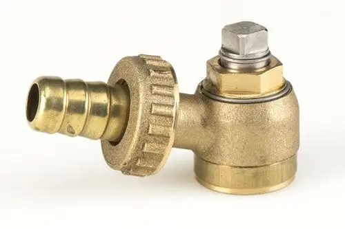 Verbindungselement aus Messing mit einem Anschluss für Schlauch und einer Mutter zum Festziehen, hergestellt von Resideo. Ideal für Installationen in der Heizungs- oder Sanitärtechnik.