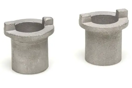 Zwei graue Metallteile mit einer Öffnung und seitlichen Einschnitten, möglicherweise Teil eines Anbausatzes, produziert von Resideo.