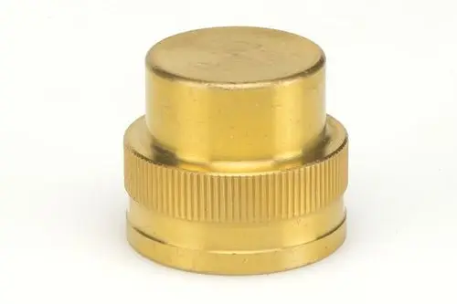 Goldfarbene Absperrkappe mit geriffeltem Rand, hergestellt von Resideo, für den Einsatz an Automatik-R-Ventilen.