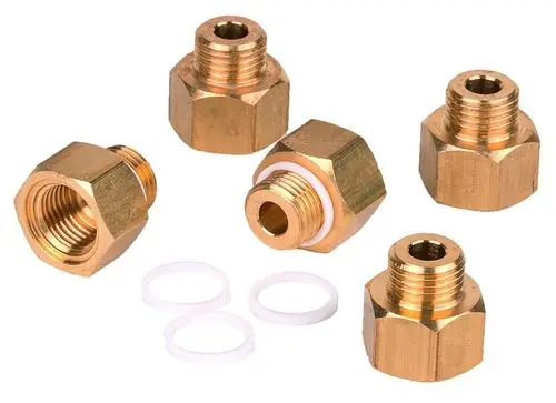 Vier messingfarbene Anschlussadapter mit Gewinde und drei weißen O-Ringen. Die Adapter sind für verschiedene Anwendungen geeignet und stammen von der Marke Resideo.