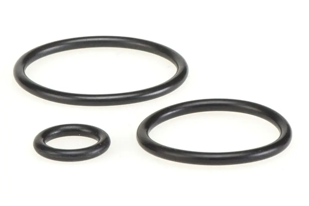 Schwarze O-Ringe in verschiedenen Größen, geeignet für den Einsatz in Montagegeräten. Produkte von Resideo für abdichtende Anwendungen.