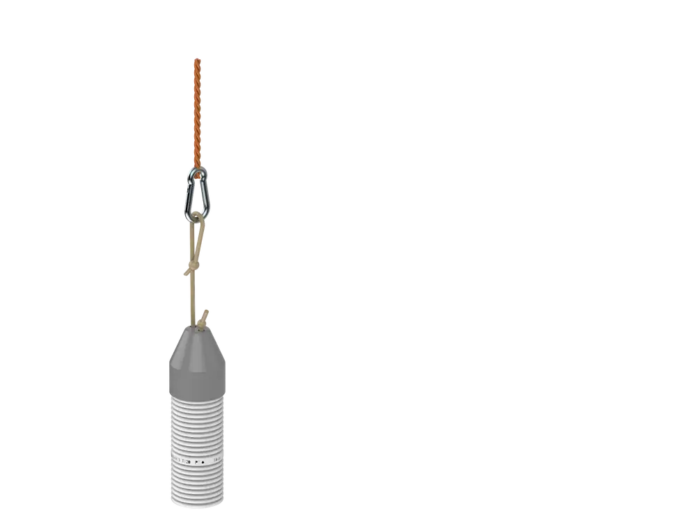 Brötje Abgasleitung mit einem flexiblen Abschnitt und einer Montageöse, verbunden durch ein Seil zu einer Aufhängung, dargestellt in einem schlichten Design.